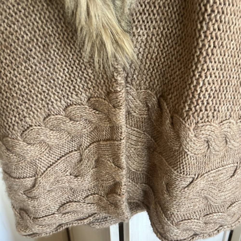 Trending Loft, adorable, tan and faux, fur wool vest, size large - Picture 3 of 5